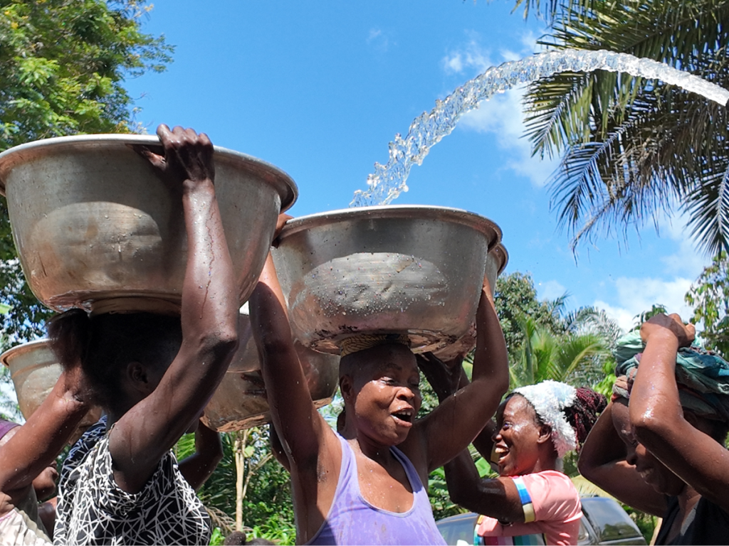 women collecting water 4